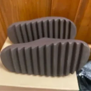 YEEZY SLIDE SIZE 8 BRAND NEW IN BOX DARK BROWN SOOT SANDAL BY ADIDAS Yeezy | Shoes | Yeezy Slide Size 8 Brand New In Box Dark  main image 4